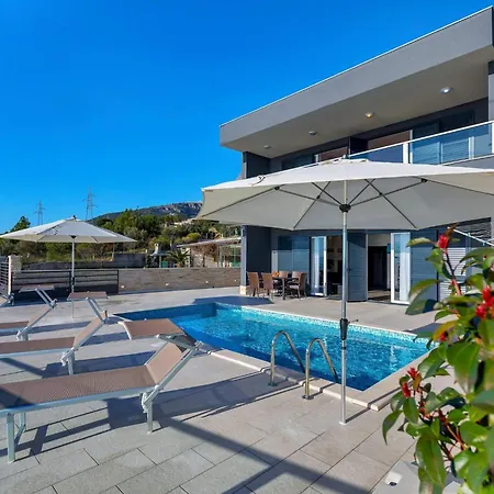 Casa vacanze Infinite Mit Schwimmbad Und Meerblick By Interhome *