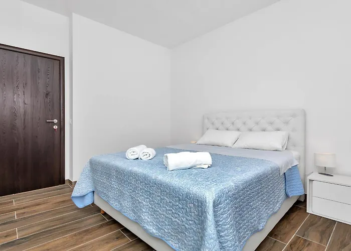 Infinite Mit Schwimmbad Und Meerblick By Interhome *