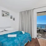 Infinite Mit Schwimmbad Und Meerblick By Interhome * マカルスカ