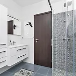 Infinite Mit Schwimmbad Und Meerblick By Interhome 別荘