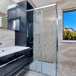 別荘 Infinite Mit Schwimmbad Und Meerblick By Interhome *