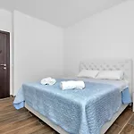 Infinite Mit Schwimmbad Und Meerblick By Interhome *