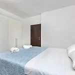 בית נופש Infinite Mit Schwimmbad Und Meerblick By Interhome