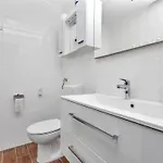 Infinite Mit Schwimmbad Und Meerblick By Interhome * מאקרסקה