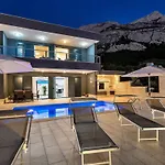 Infinite Mit Schwimmbad Und Meerblick By Interhome 別荘 *