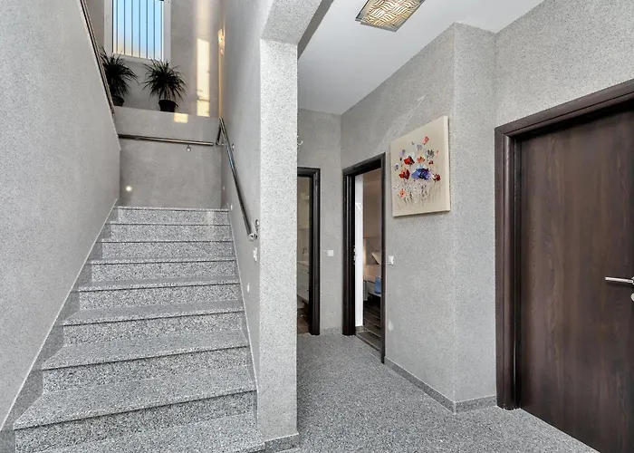 Infinite Mit Schwimmbad Und Meerblick By Interhome Vakantiehuis *