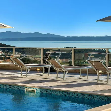 Infinite Mit Schwimmbad Und Meerblick By Interhome *