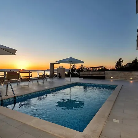 Infinite Mit Schwimmbad Und Meerblick By Interhome