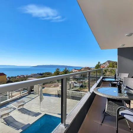 Infinite Mit Schwimmbad Und Meerblick By Interhome * 마카르스카