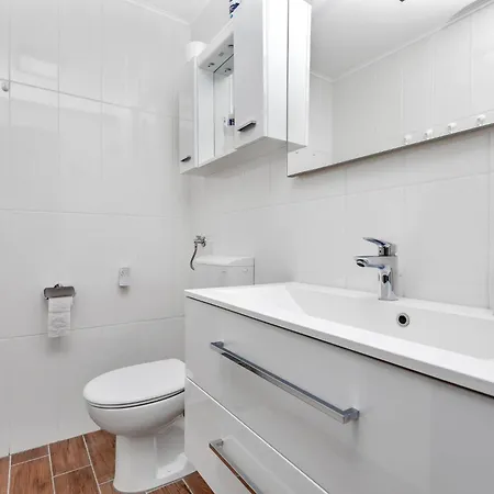 Infinite Mit Schwimmbad Und Meerblick By Interhome * 마카르스카
