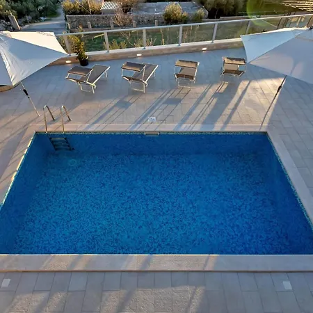 펜션 Infinite Mit Schwimmbad Und Meerblick By Interhome 마카르스카